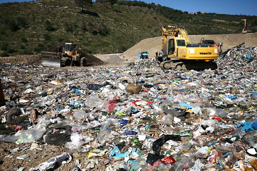 Ecco perché la discarica di Ragusa ha dovuto chiudere e i rifiuti non sono stati raccolti