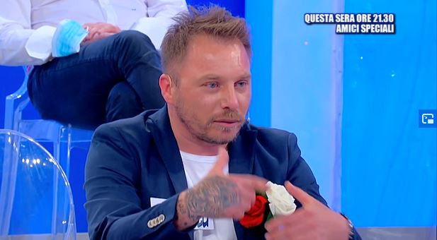 Un ragusano a Uomini e Donne: Ecco chi è Occhi blu