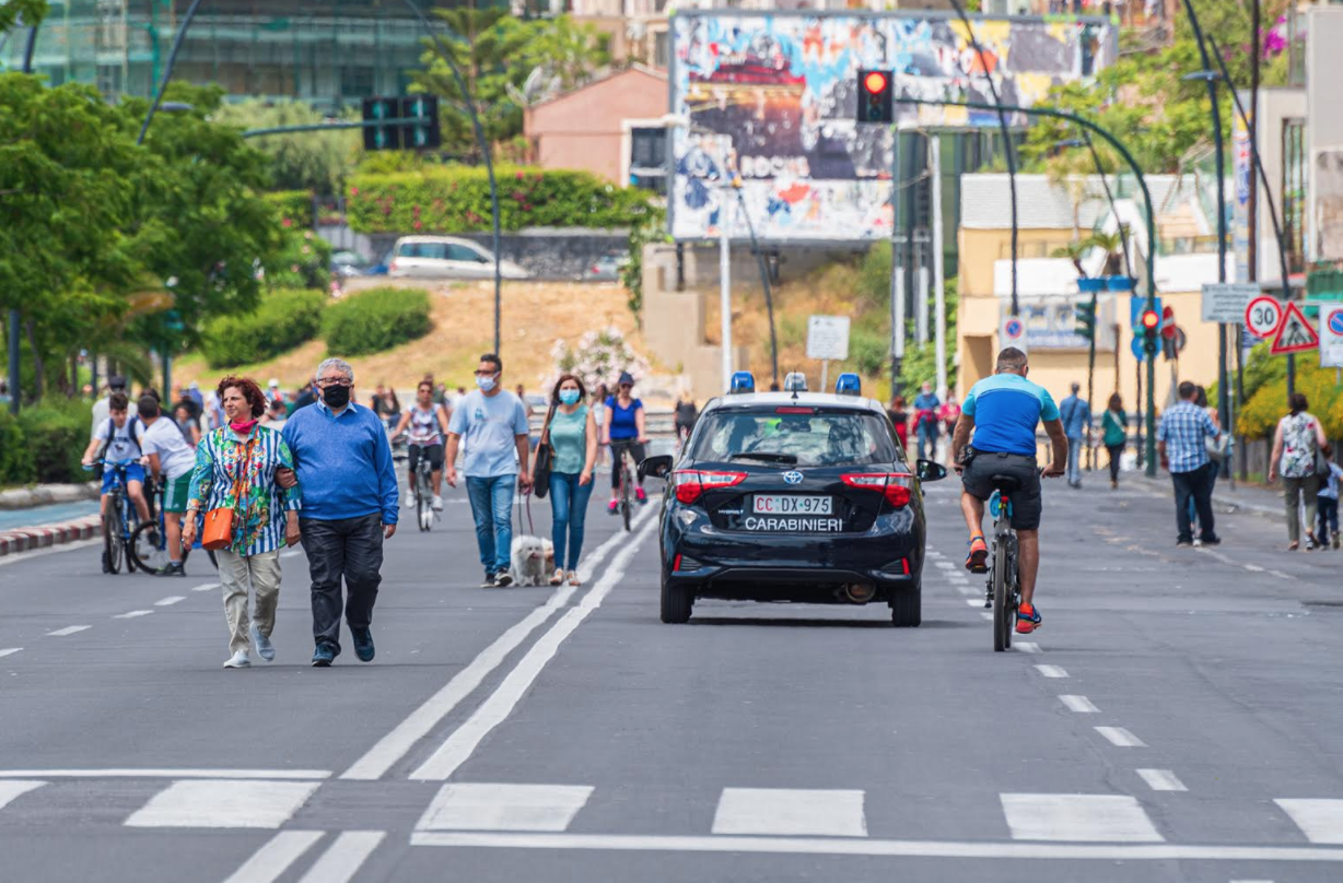 A Catania il lungomare senza auto tra controlli e mascherine