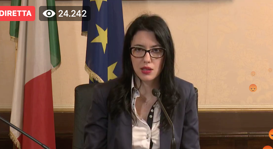 Esami di Stato in presenza: niente prove scritte e commissari interni. Ecco l’annuncio del ministro Azzolina