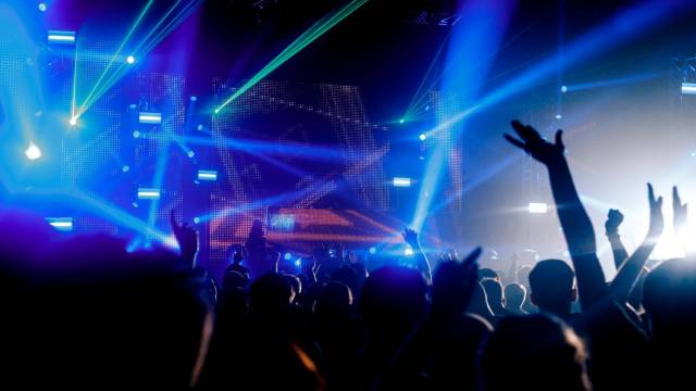 Andare ad una festa per beccarsi il coronavirus: in America vanno di moda i Covid-party