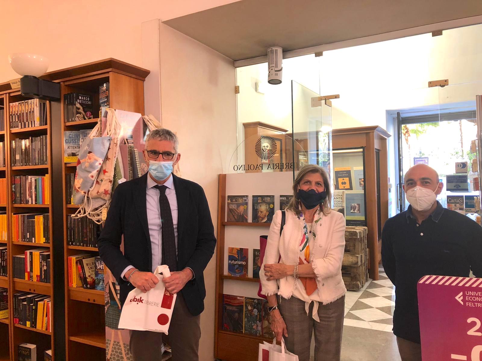 Vecchi e nuovi clienti salutano riapertura Libreria Paolino di Ragusa. Da oggi il nuovo progetto imprenditoriale