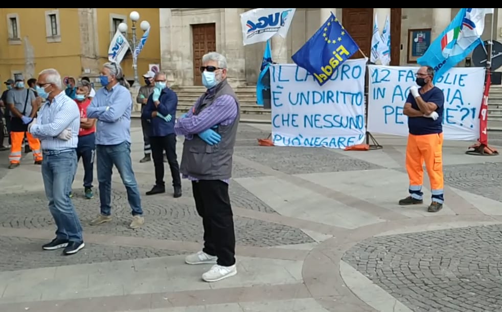 Sit in dei lavoratori Tekra a Vittoria: l’azienda vuole licenziare 12 dipendenti