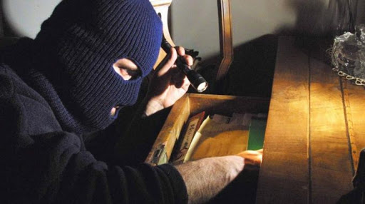 Modica: rapina una donna in casa, la immobilizza mentre è nel sonno. Arrestato comisano