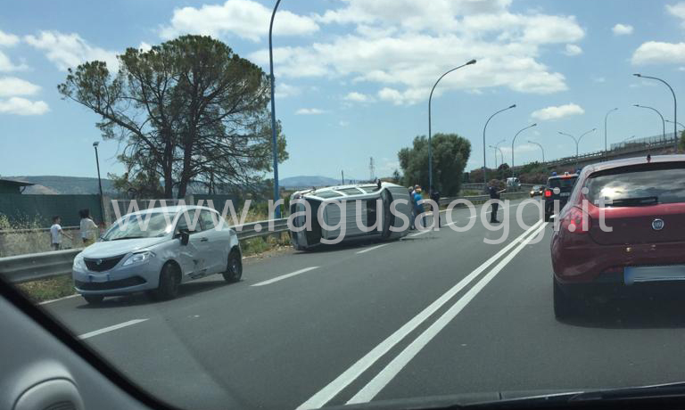 Incidente nella strada di Catania all’altezza di Lentini con più autovetture coinvolte