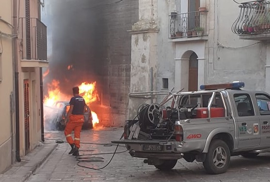 A fuoco un’auto a Chiaramonte