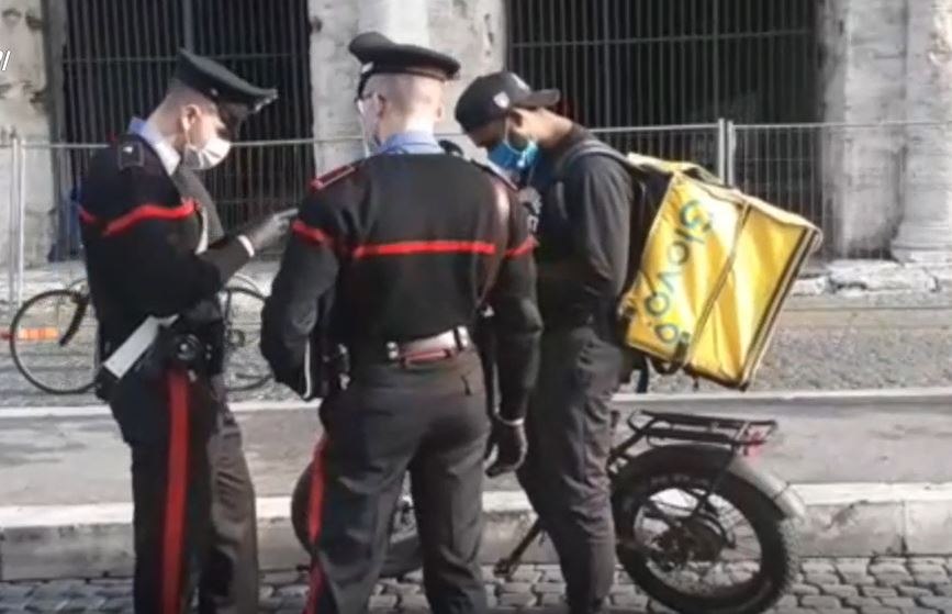 Sfruttamento e caporalato: i carabinieri hanno ascoltato oltre mille “riders”. VIDEO