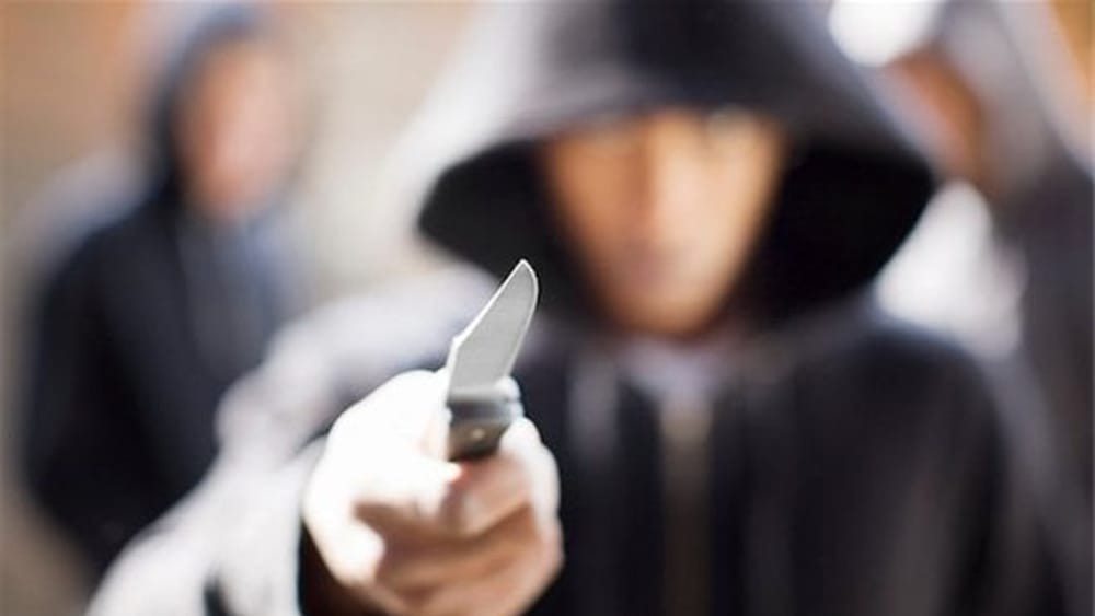 Coltelli e sangue a Vittoria: tre feriti in via Tenente Alessandrello