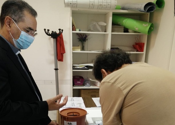 Anche il Vescovo di Ragusa si sottopone al test sierologico