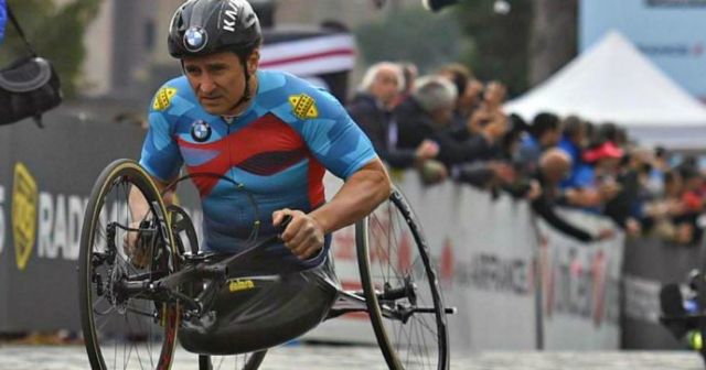 “Zanardi non aveva in mano nessun cellulare”, lo dice la procura
