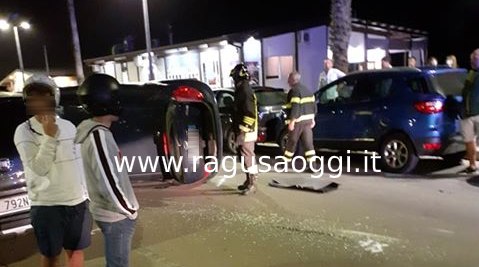 Incidente sul lungomare di Marina di Ragusa. Auto finisce di fianco