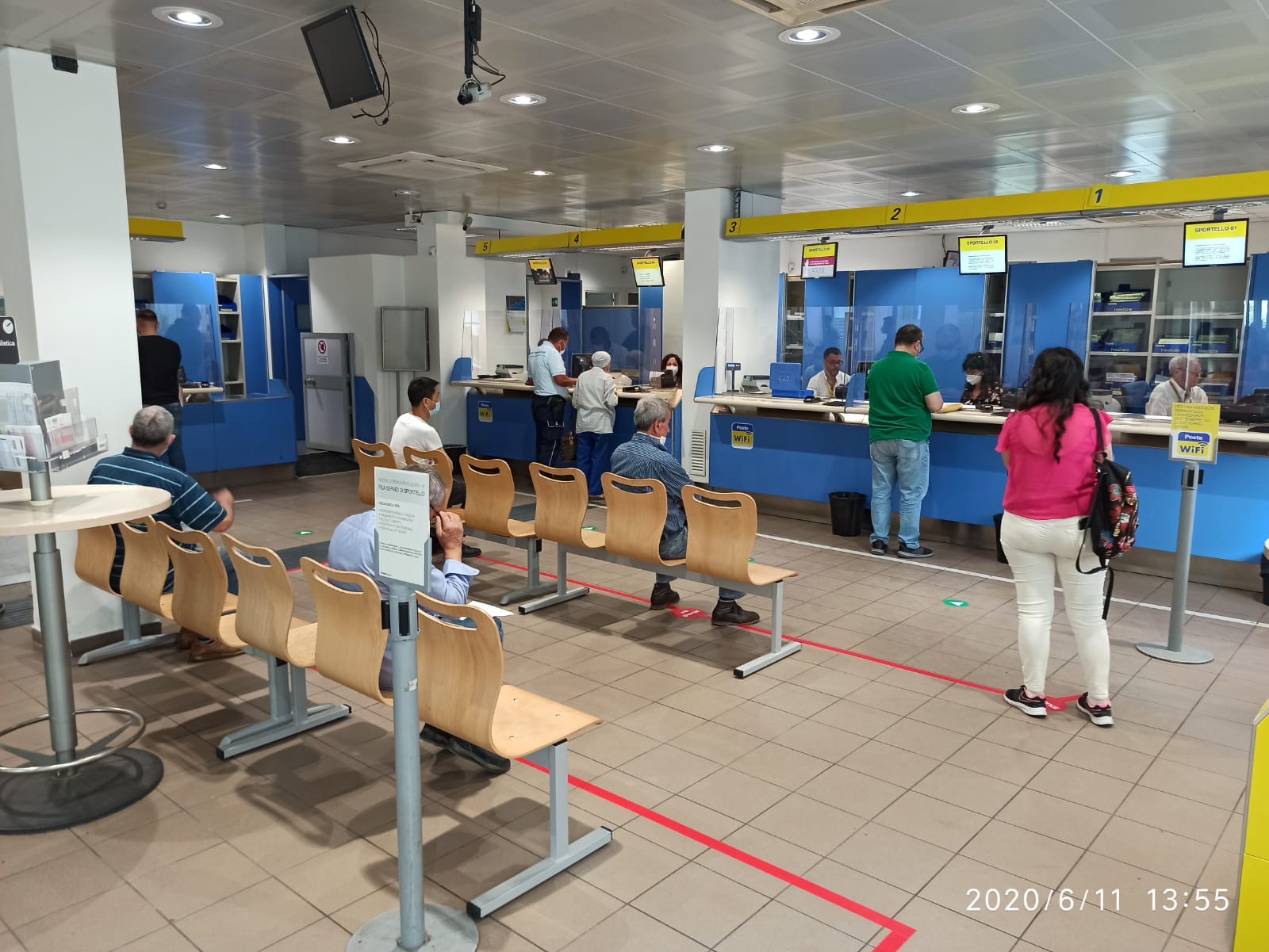 Pian piano verso la normalità: in otto uffici postali della provincia si potrà attendere il proprio turno all’interno