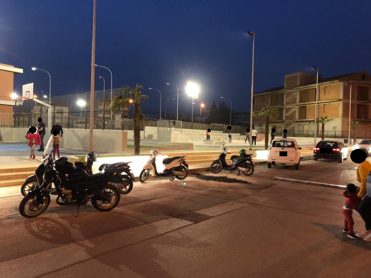 Il campetto di via delle Palme a Comiso? I giovani disturbano. Ordinanza per limitarne la fruzione notturna