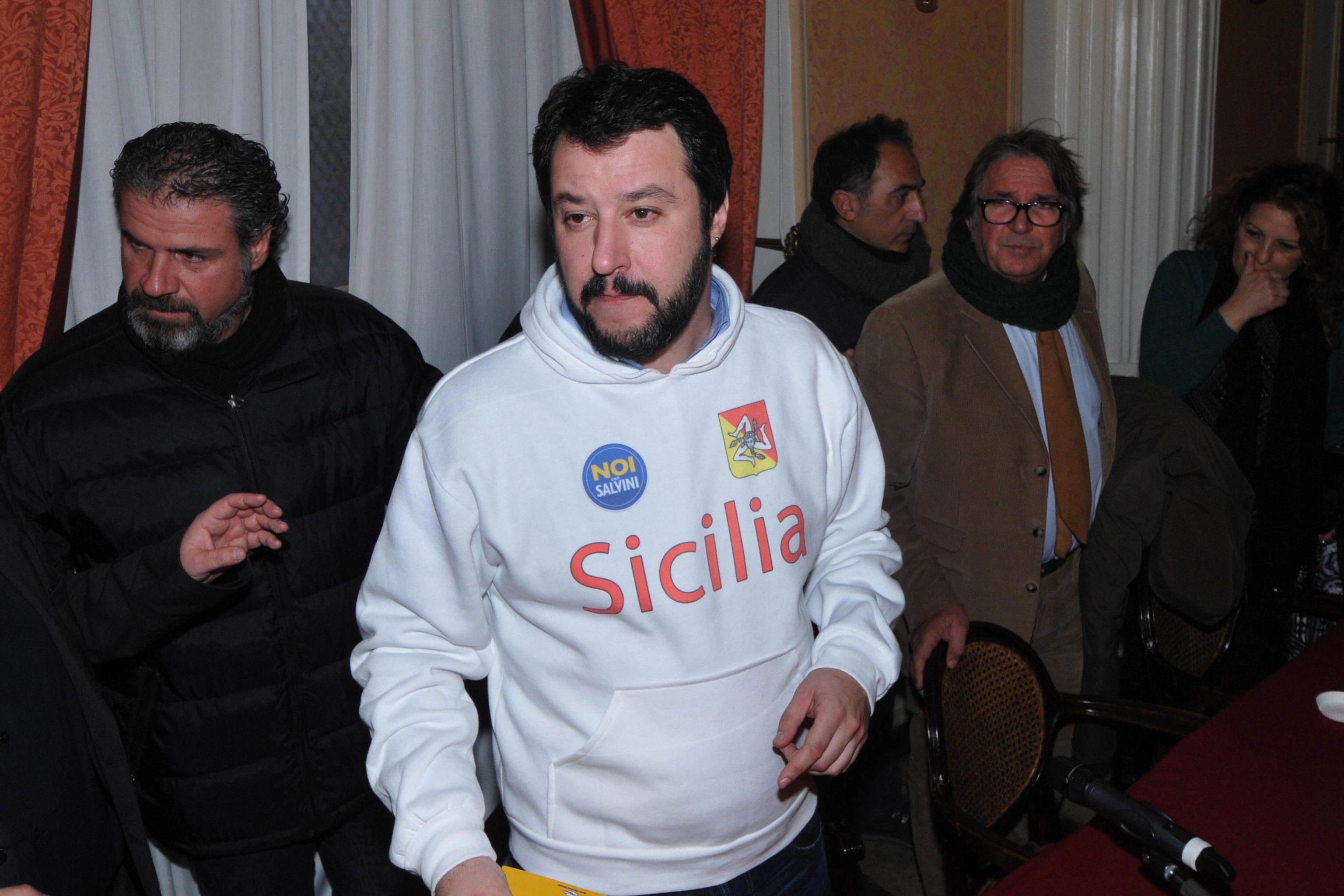 Agli scritti di Samonà Salvini preferisce Leopardi. Peccato che lui non può essere assessore alla cultura