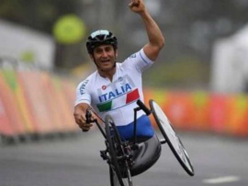 Una gravissima imprudenza la causa dell’incidente di Zanardi :”Stava filmando col telefonino”