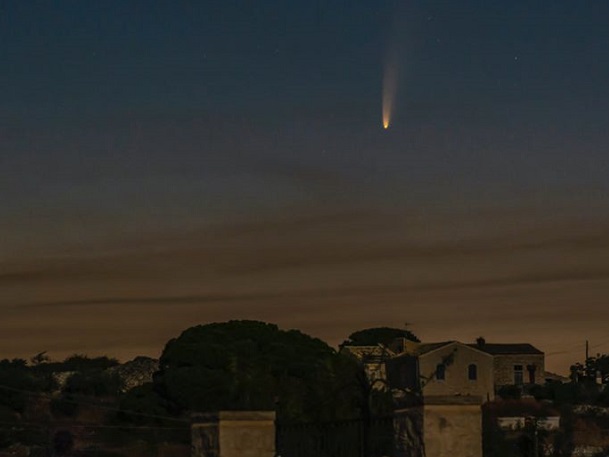La cometa Neowise vista nei cieli delle campagne modicane: uno scatto di Marcella Giulia Pace