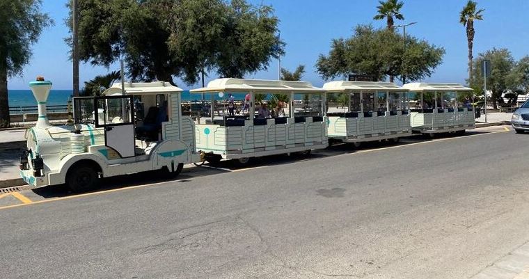 A Marina di Ragusa è arrivato il trenino