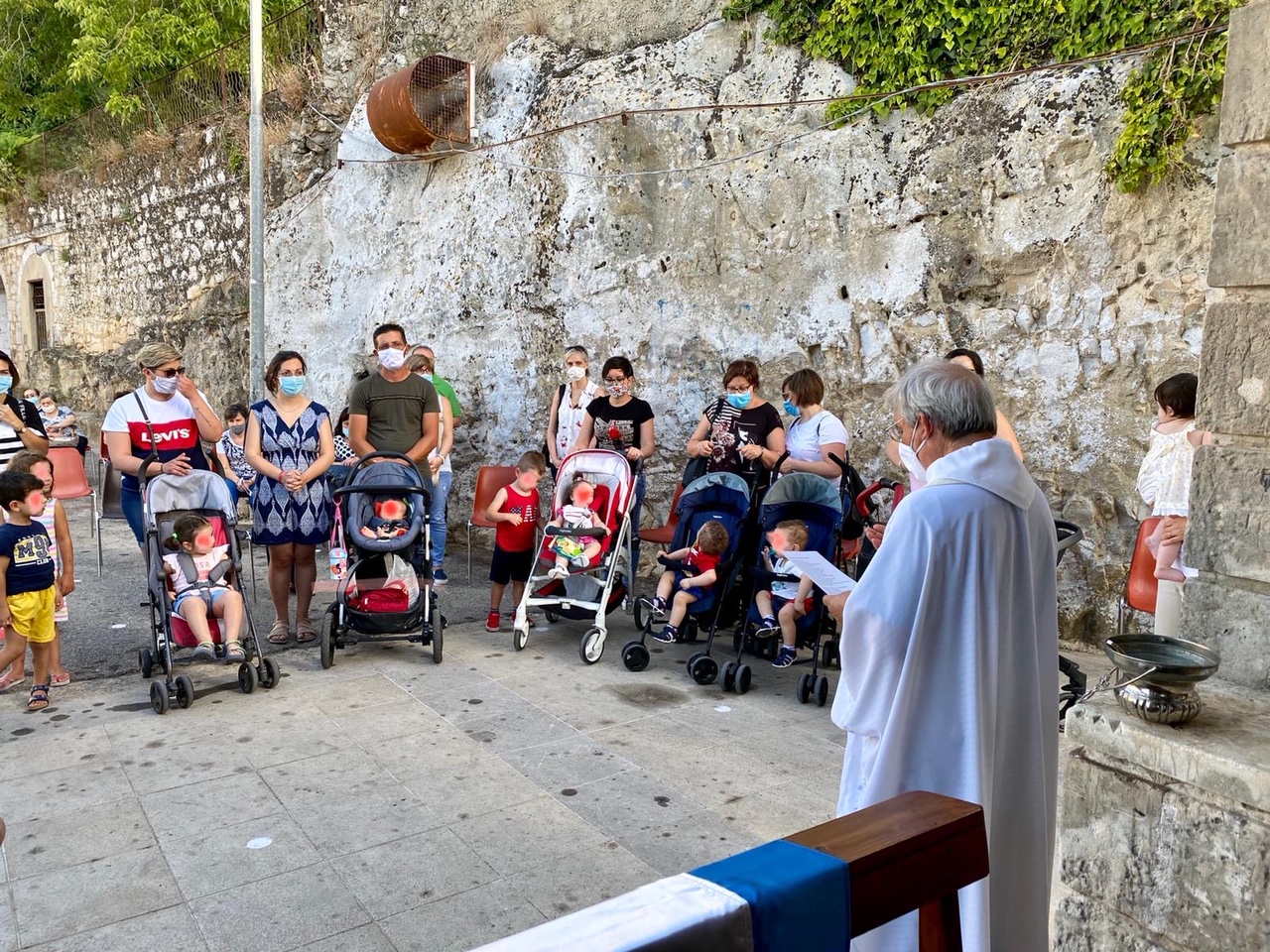 All’Ecce Homo di Ragusa, la benedizione dei bambini