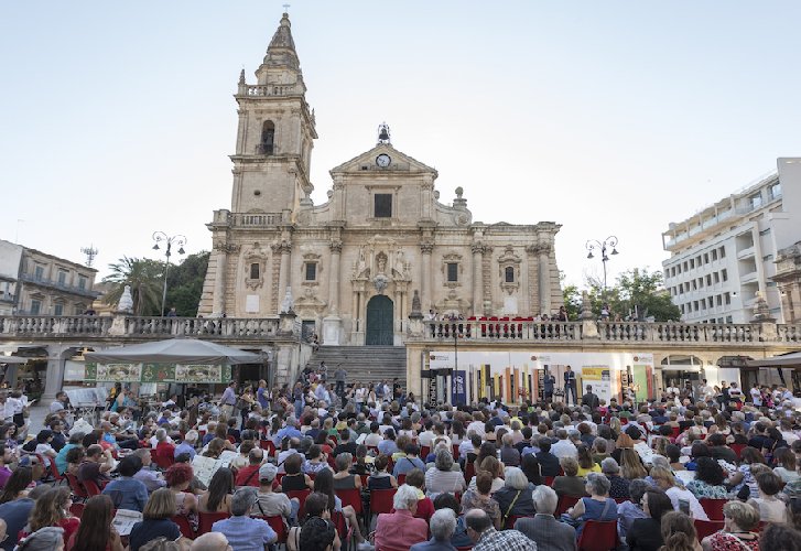 Ragusa Foto Festival 2020, in preview presentazione di mostra “Italia desiderata”, dei vincitori del contest #WeLoveRagusa e gita a Donnafugata con la barocco line