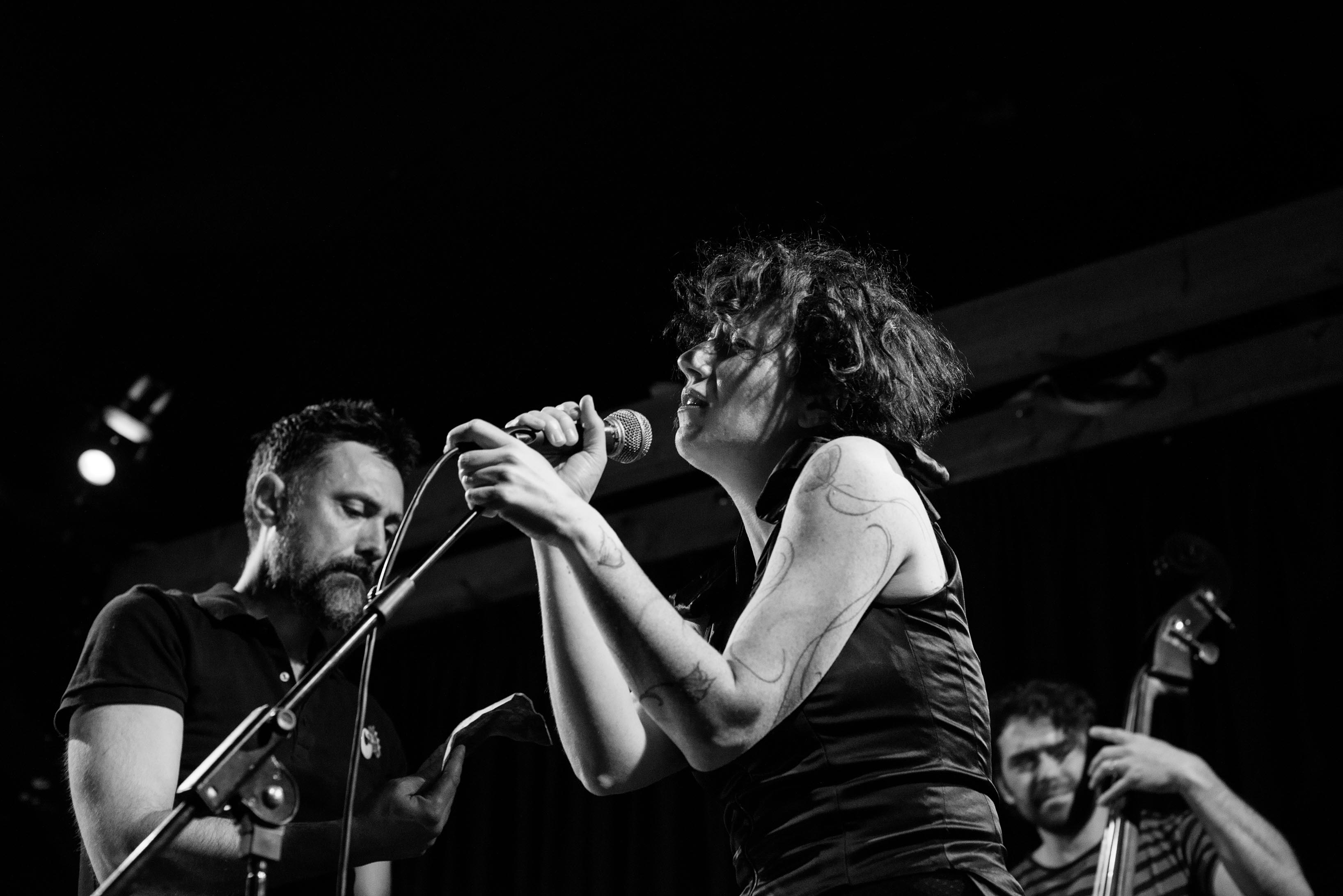 Teatro e musica a Santa Croce Camerina. Il 6 e il 13 agosto al Suq due spettacoli organizzati dall’associazione Santa Briganti.