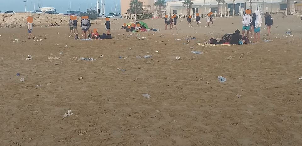 Marina di Ragusa: la spiaggia, all’alba, dopo la notte di San Lorenzo si presentava così. FOTO