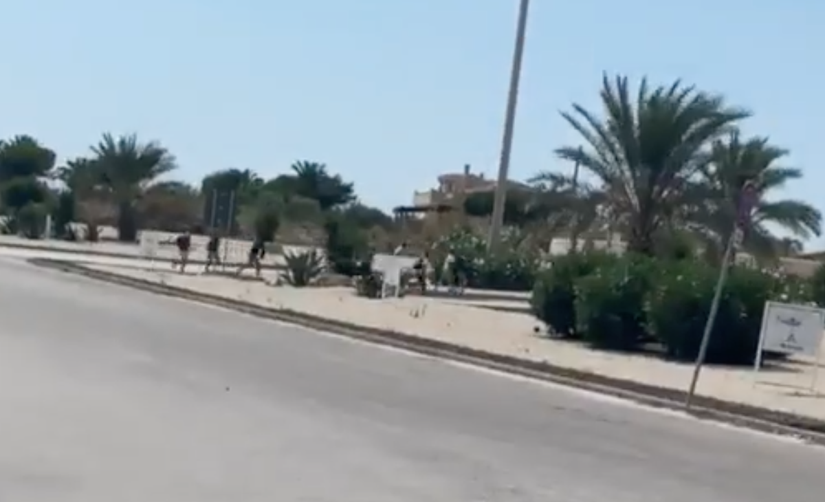 VIDEO fuga migranti da centro Pozzallo. Ammatuna: “Non sono i positivi al covid”
