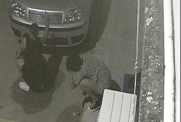 A Marina di Ragusa ancora risse in pieno centro. Si urina  per strada
