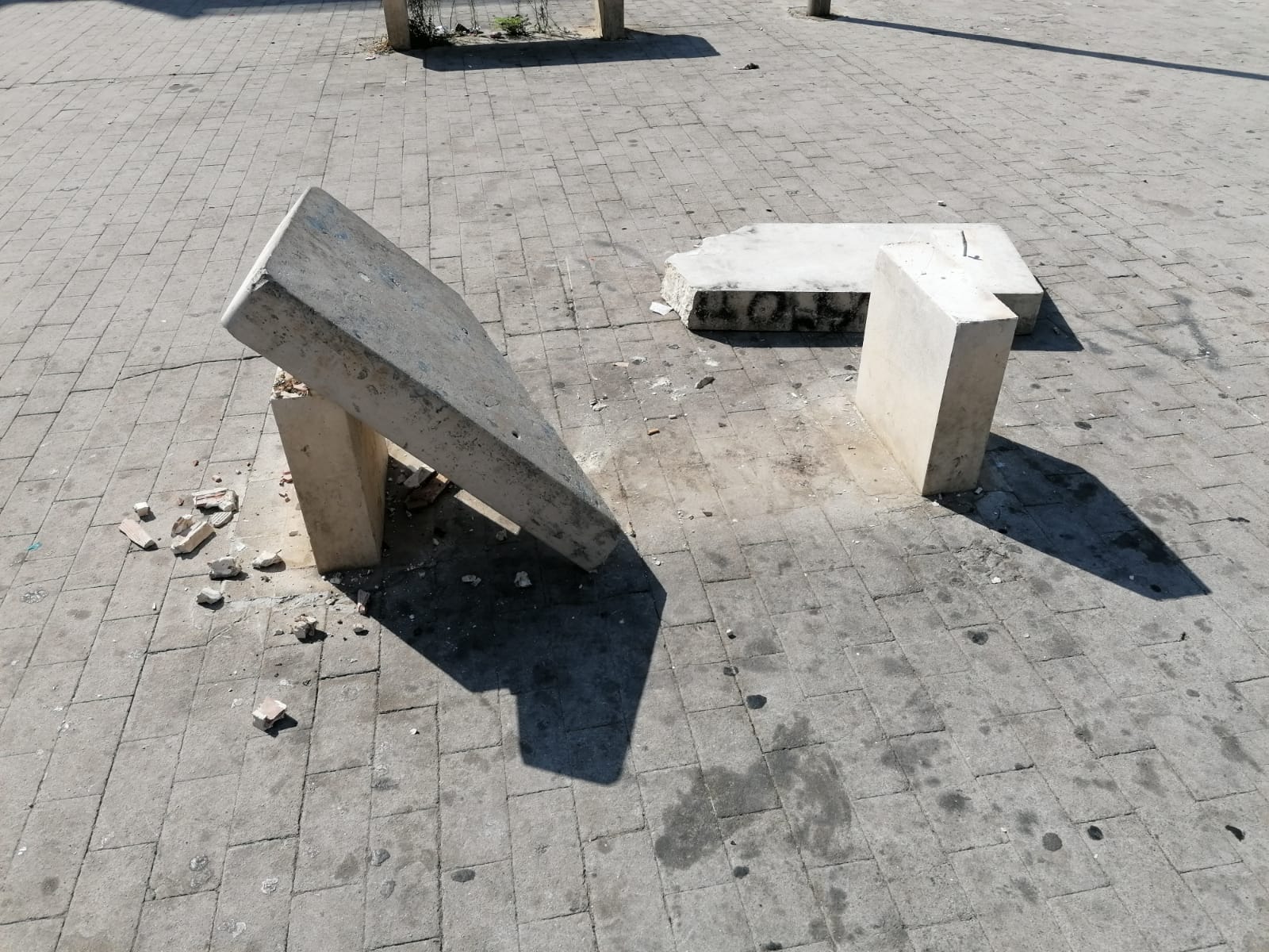 Piazzetta vandalizzata a Comiso. La reprimenda del sindaco Schembari