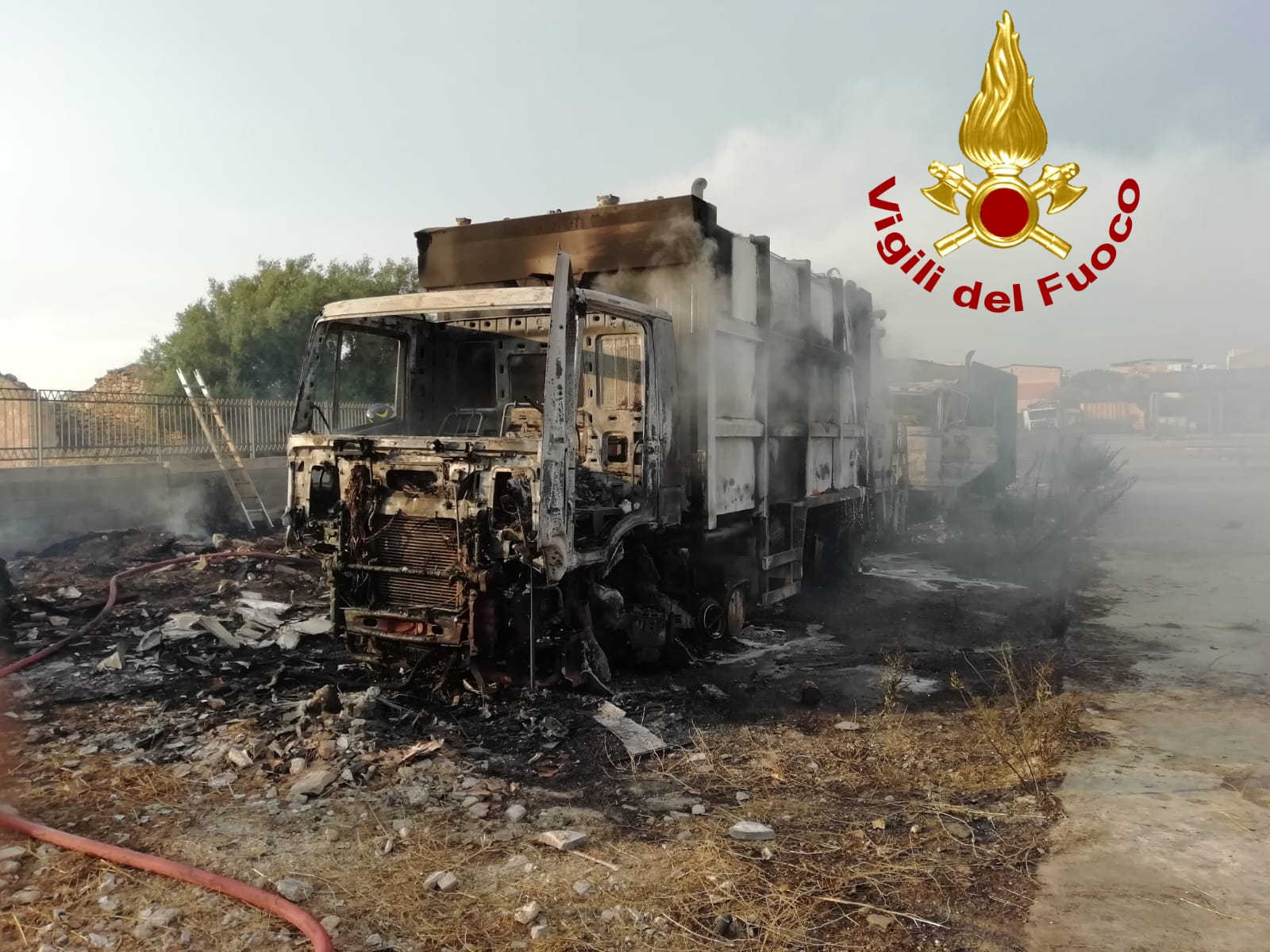 Autocompattatori incendiati a Vittoria, reazioni dai candidati sindaco Di Falco e Sallemi