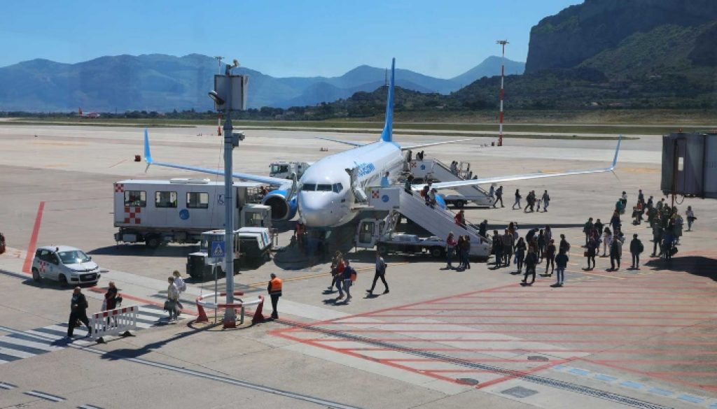 Aeroporto di  Palermo, tamponi sui passeggeri da Croazia, Grecia, Malta e Spagna