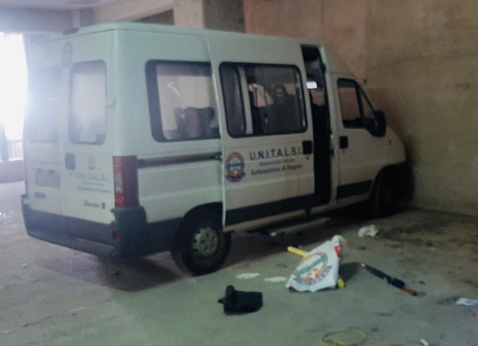 Atto vandalico contro il pulmino dei disabili dell’Unitalsi di Ragusa. VIDEO