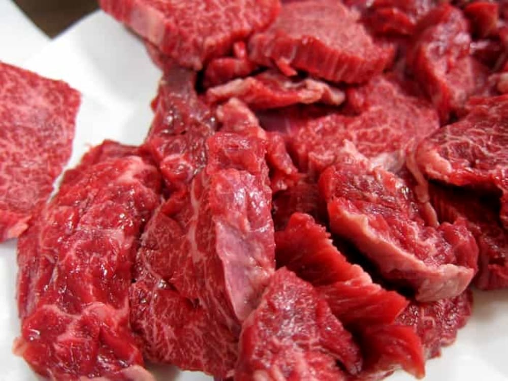 Catania: sequestrata una tonnellata di carne di cavallo malandata nel retro di una macelleria del centro