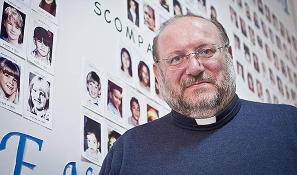 Morte di Evan, don Di Noto: “In tanti sapevano e tacevano”. Il padre: “Lotto per lui”