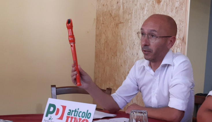 Zufolando nella spazzatura. A Santa Croce il Pd accusa, il sindaco Barone replica