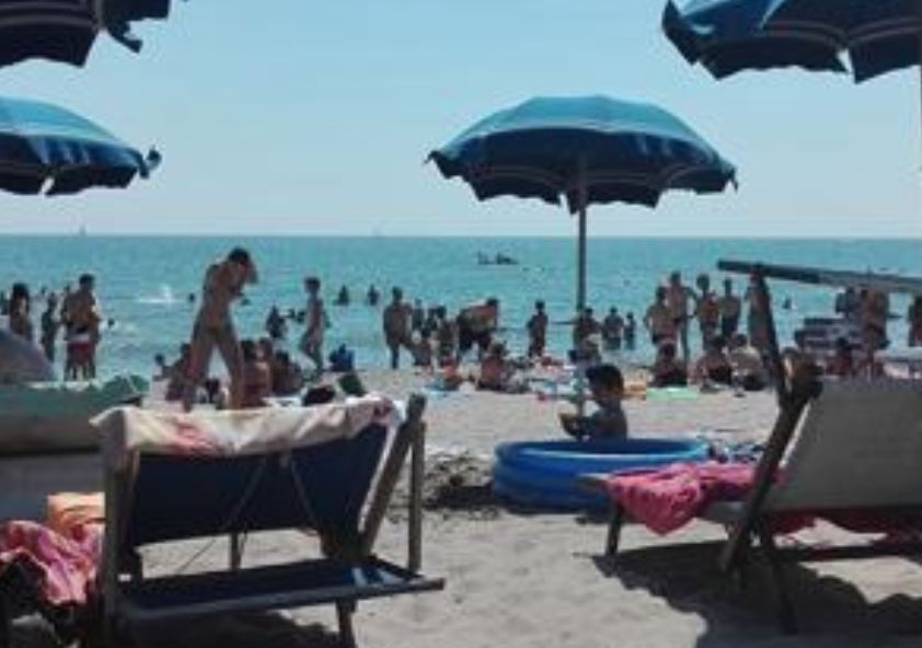 Ruba zaino in spiaggia ma è nel lido dei Carabinieri. Bloccato 39enne Ragusa Oggi Ruba zaino in spiaggia ma è nel lido dei Carabinieri. Bloccato 39enne Ragusa Oggi