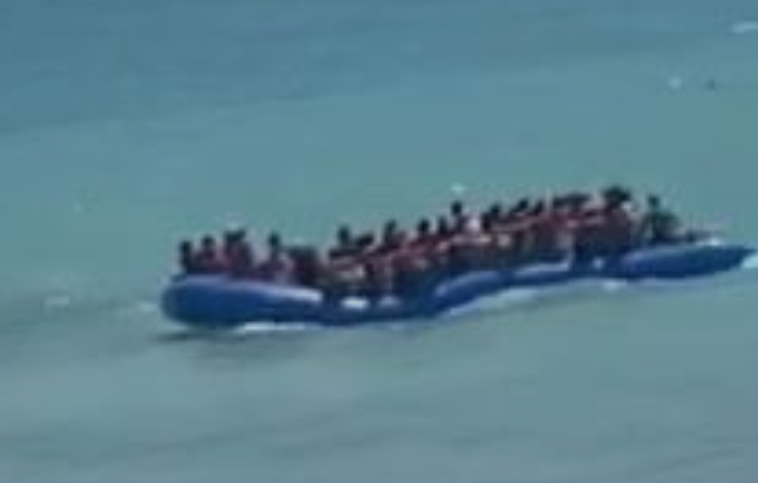 Pozzallo, salvataggio al limite: giovane migrante dato per morto si risveglia tra le braccia della Guardia Costiera