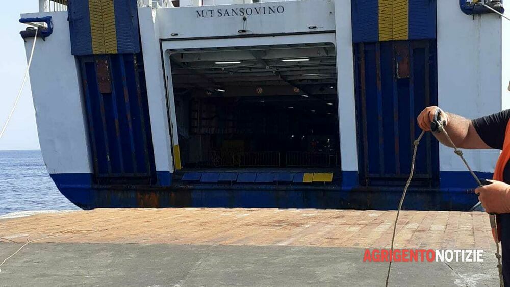 Sicilia: “Traghetti per le isole usati anche per trasportare migranti. E cadono anche a pezzi”. La denuncia della Lega