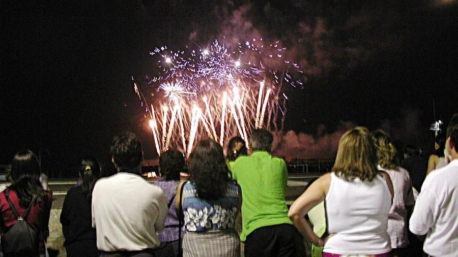 Accende fuochi d’artificio a Ortigia, solo per divertirsi. Denunciato