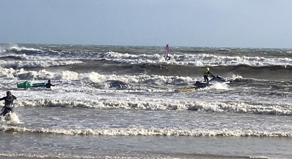 Surfista in difficoltà a Marina di Ragusa, salvato