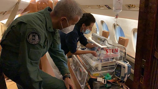 Neonato di 5 giorni in pericolo di vita, volo sanitario da Catania al Gaslini di Genova