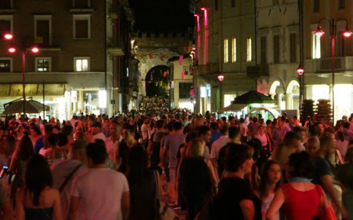 Covid: assembramenti a Caltanissetta e Gela, multe e chiusure