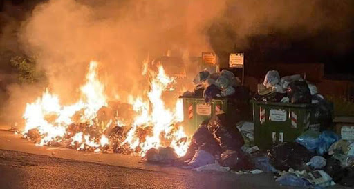 Incendio ieri sera a Kaucana: a fuoco i rifiuti