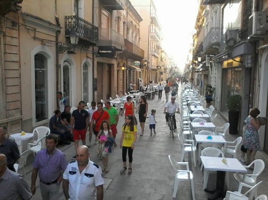 Vittoria: via Cavour diventa intera isola pedonale