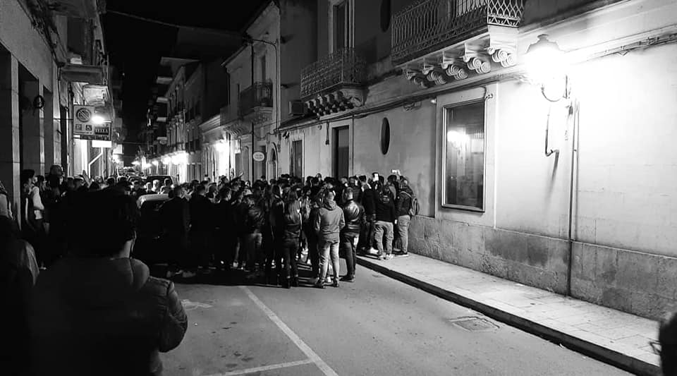 Dopo la manifestazione, la città ancora più divisa. Cos’è successo ieri sera a Vittoria?