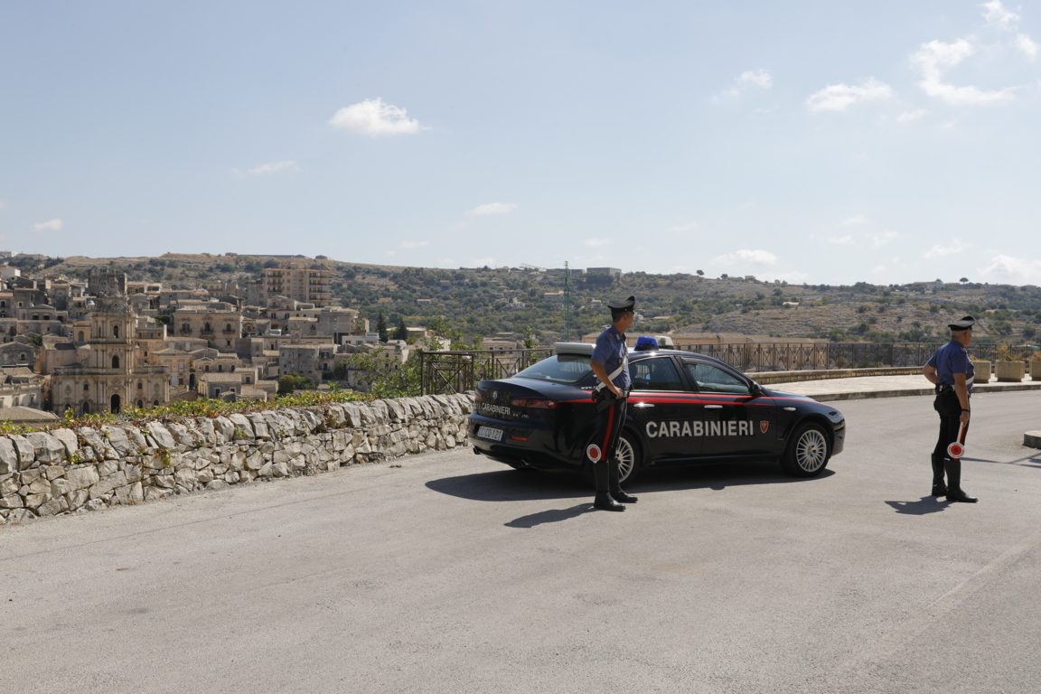Modica: nasconde la droga nel muretto a secco. Arrestato