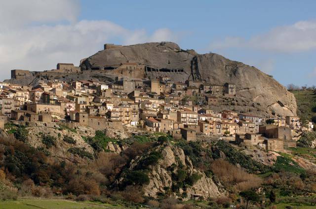 Covid: focolaio a Sambuca di Sicilia, i positivi sono 52