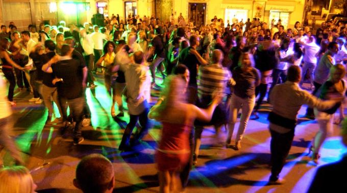 Serate danzanti abusive a Ragusa e Ispica: controlli e sanzioni