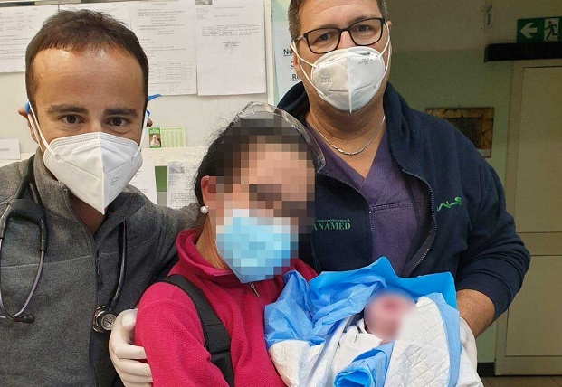 Giovane mamma di Comiso partorisce davanti al Pronto Soccorso del Guzzardi di Vittoria
