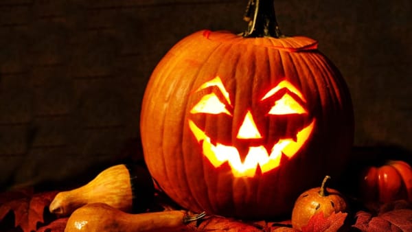 Sospesa licenza a un locale di Modica: troppe violazioni durante la festa di Halloween