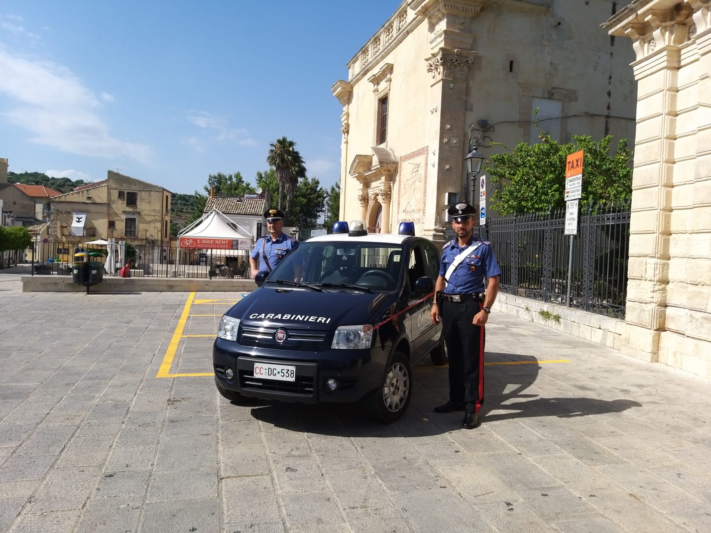 Arrestato a Ibla mentre tentava di rubare le ruote di un’auto
